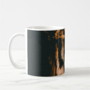 TAZA DE CAFÉ PRONIA DE TIGRE ADULTO ENCENDIDA DENTRO DE LA HABI