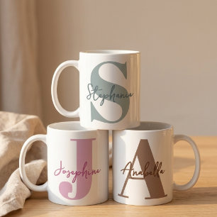 Taza De Café Propuesta de Dama de Honor Inicial Verde Salvia Mo