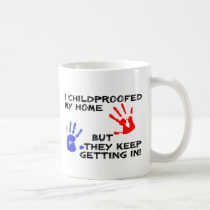 Taza De Café Protegí mi hogar a prueba de niños Sigo entrando T
