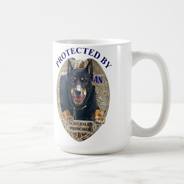 Taza De Café Protegido por el Pinscher del Doberman (Derecha)