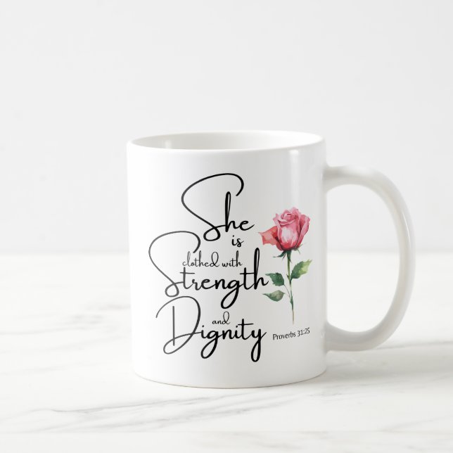 Taza De Café Proverbios 31:25 Ella está vestida de la Biblia Ve (Derecha)