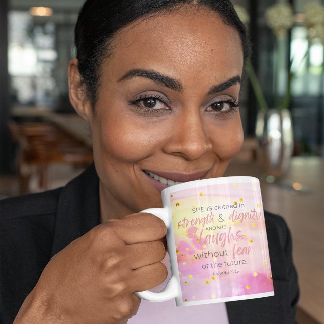 Taza De Café Proverbios de acuarela de oro rosa 31:25 Biblia Ve (Subido por el creador)