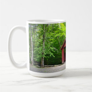 Taza De Café Puente cubierto rojo en Chatfield Hollow