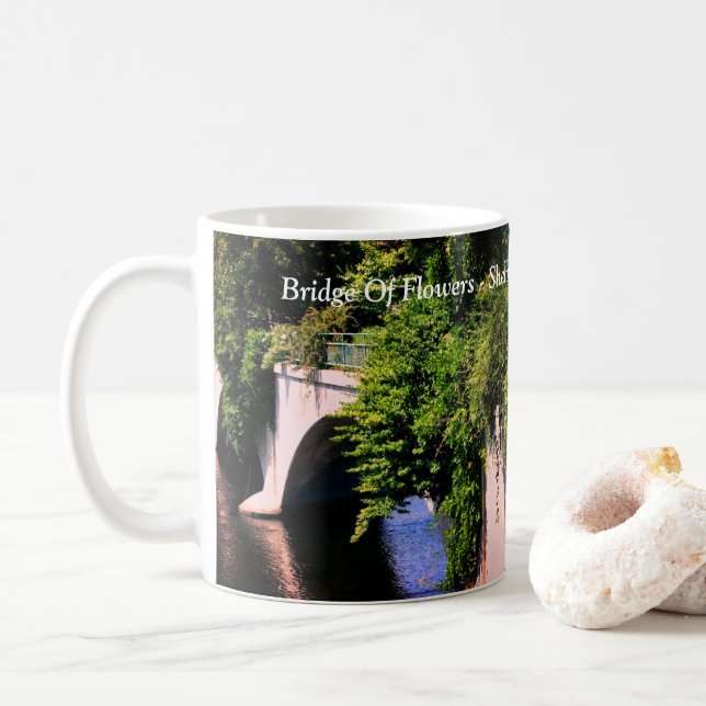 Taza De Café Puente De Flores Shelburne Cae MAMÁES (Con donut)