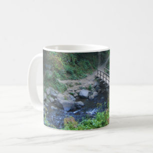 Taza De Café Puente en las cataratas de Latourell, Oregón