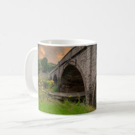 Taza De Café Puente histórico de St. Asaph sobre el río Elwy