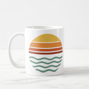 Taza De Café Puesta de sol a rayas retro sobre olas