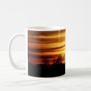 Taza De Café Puesta de sol hermosa sobre el campo