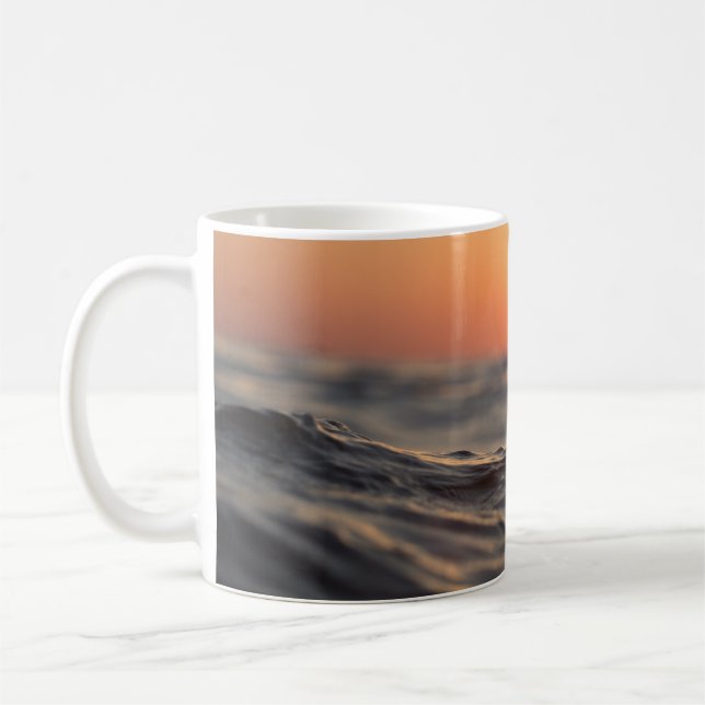 Taza De Café Puesta de sol sobre el agua cercana (Izquierda)