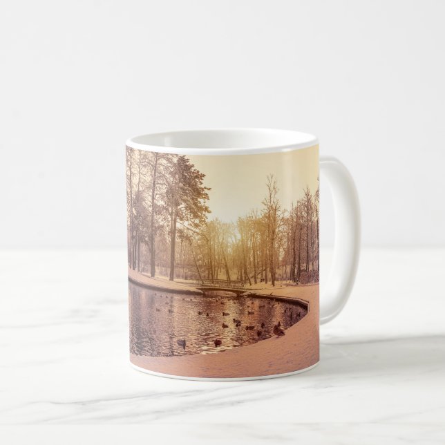 Taza De Café Puesta de sol sobre el parque con un pequeño lago  (Anverso derecho)