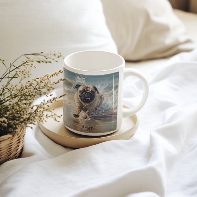 Taza De Café Pug feliz en el personalizable de la playa (Subido por el creador)