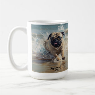 Taza De Café Pug Feliz en la Playa personalizable