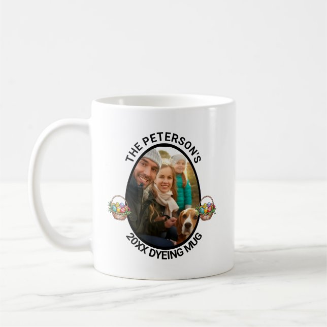 Taza De Café Pun de Pascua | Personalizado 2025 Family Photo Dy (Izquierda)