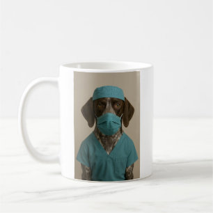 Taza De Café Puntero de Pelo Corto Alemán en Uniforme Quirúrgic