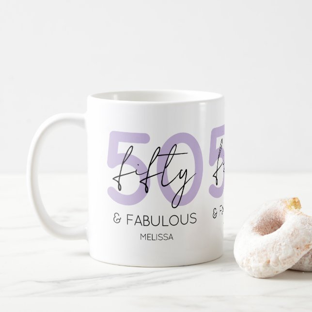 Taza De Café Purple 50 y fabuloso Script 50 cumpleaños (Con donut)