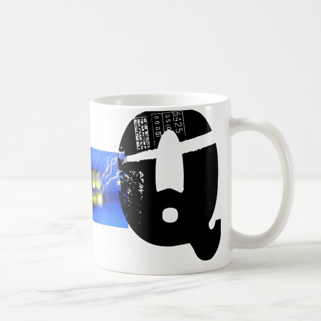 Taza De Café Q Monograma Grunge tipográfico (Derecha)