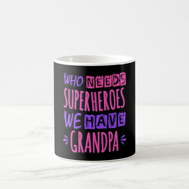 Taza De Café ¿Quién necesita superhéroes? Tenemos abuelo. (Centro)