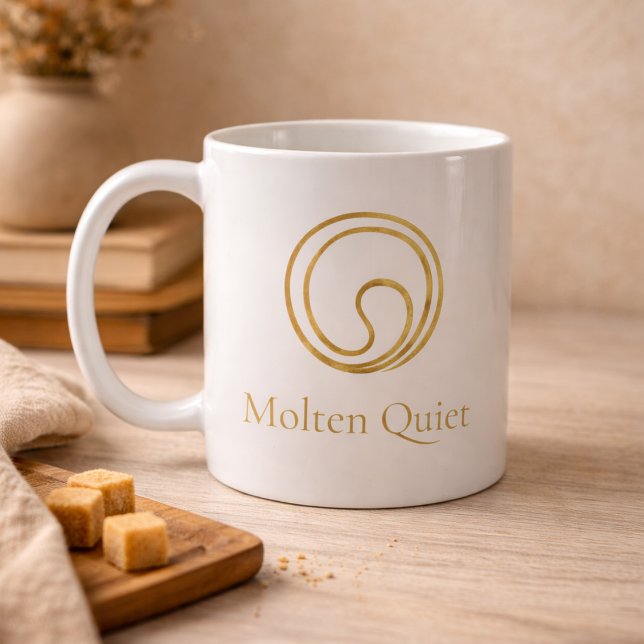 Taza De Café Quiet Gold Swirl Classic Mug, 11 oz (White ceramic with a gold swirl and serif detail, designed for calm mornings and desks.)