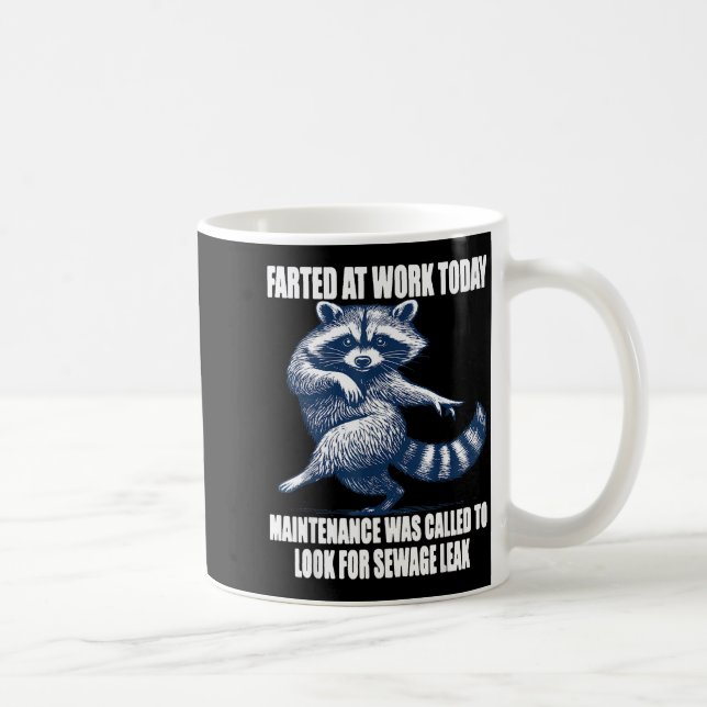 Taza De Café Raccoon Farted At Work Today Maintenance Was Calle (Derecha)