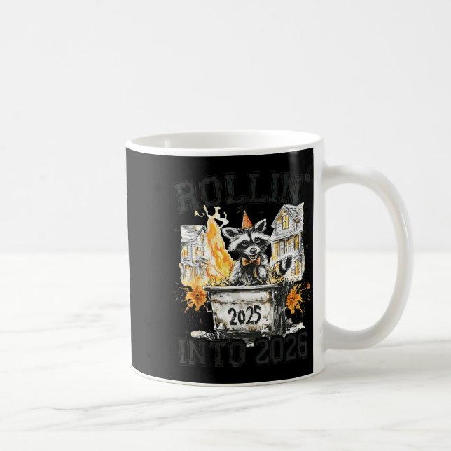 Taza De Café Raccoon Rollin Into 2026 Funny Dumpster Fire 2025  (Derecha)