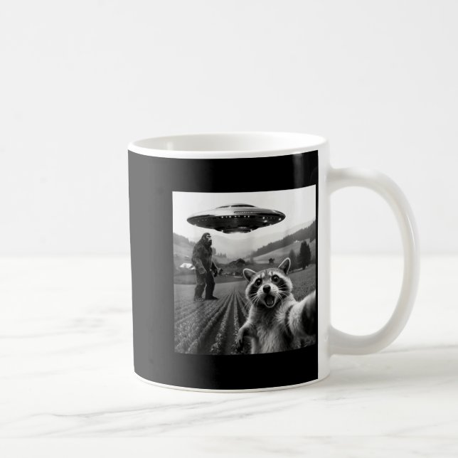 Taza De Café Racoon Bigfoot Selfie Ufo Funny Racoon Alien Bigfo (Derecha)