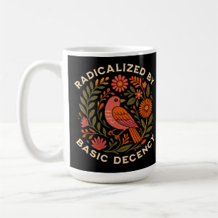 Taza De Café Radicalizado por el pájaro de la decencia básica