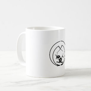 Taza De Café Rama de Ume en las agujas de pino