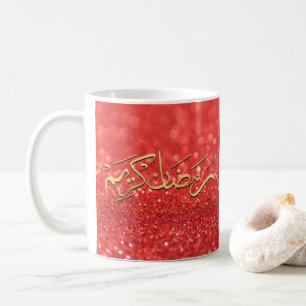 Taza De Café Ramadán kareem en color rojo árabe