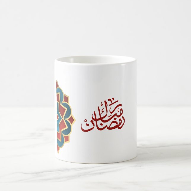 Taza De Café Ramadan Mubarak en árabe rojo y azul (Centro)