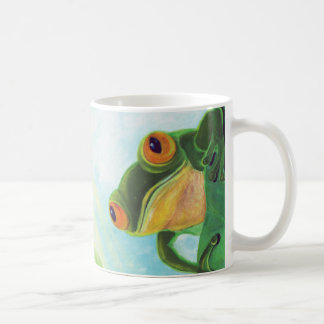 Taza De Café Rana verde atrapando algunos rayos