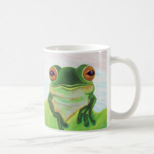 Taza De Café Rana verde relajándose en el estanque 