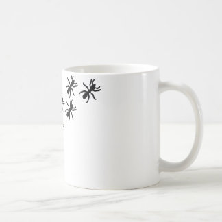 Taza De Café rastro negro de las hormigas