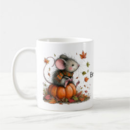 Taza De Café Ratón lindo en una calabaza estética otoñal