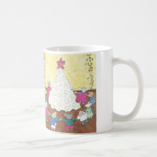 Taza De Café Ratones en torno a un árbol de Navidad de queso