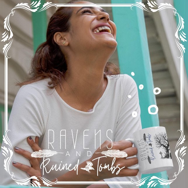 Taza De Café Ravens y tumbas arruinadas (Ravens and Ruined Tombs cover from The Beekeeper Store)