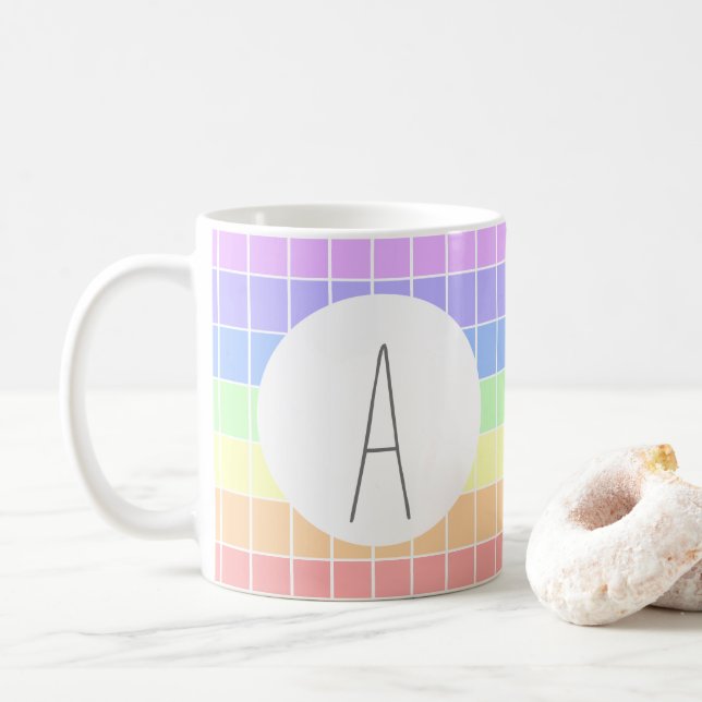 Taza De Café Rayas de color arcoiris monogramadas (Con donut)
