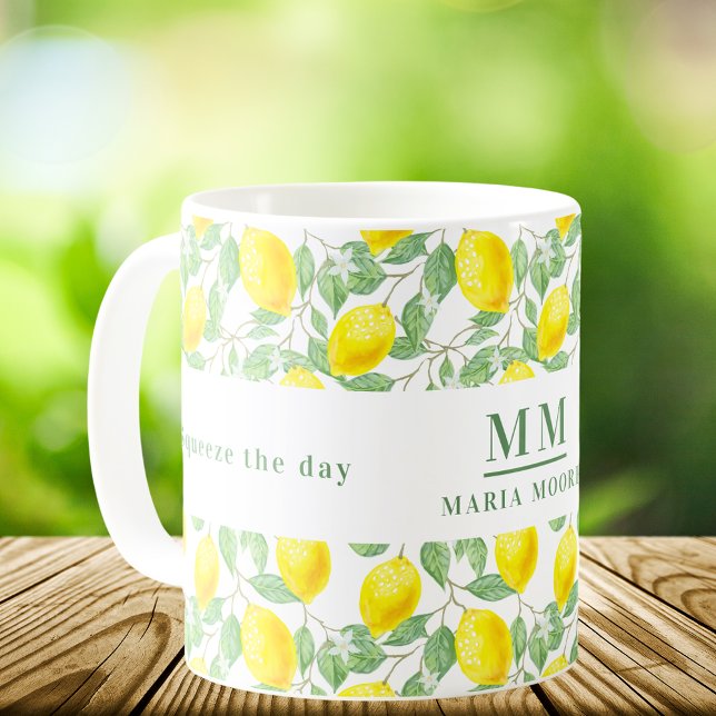 Taza De Café Reducir el monograma de limones del día (Subido por el creador)