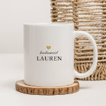 Taza De Café Regalo de la dama de honor del corazón de oro mode<br><div class="desc">tazas de café de diseño personalizado con diseño de dama de honor y caligrafía moderna clásica con diseño de corazón dorado.</div>