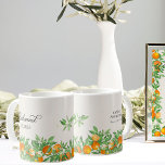 Taza De Café Regalo de la fiesta de boda de la dama de honor de<br><div class="desc">Naranja flor fiesta de regalos para las damas de honor, con naranjas, flores de naranja y vegetación en un fondo neutral. Diseño natural fresco, exquisito para complementar un boda primaveral o veraniego con un tema boda de frutas naranjas. Para coordinar invitaciones, papelería, día de evento y decoración de mesa, juegos...</div>