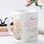 Taza De Café Regalo fotográfico de la hermana 2 | Cita De Herma<br><div class="desc">Buscando el regalo único para tu hermana o hermanas,  entonces esta taza de café linda es perfecta. Con dos fotos familiares entre ellas,  las palabras "amo a mi hermana,  ella es simplemente increíble y no podía imaginar mi vida sin ella",  un corazón rosado,  y tus nombres.</div>