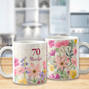 Taza De Café Regalo moderno para sus 70 años en lino floral