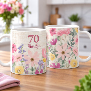 Taza De Café Regalo moderno para sus 70 años en lino floral