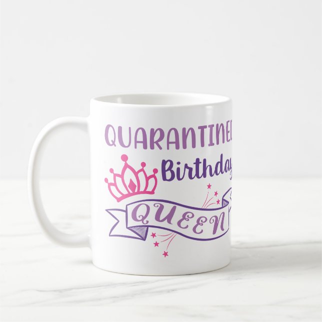 Taza De Café Reina de cumpleaños en cuarentena divertida, chica (Izquierda)