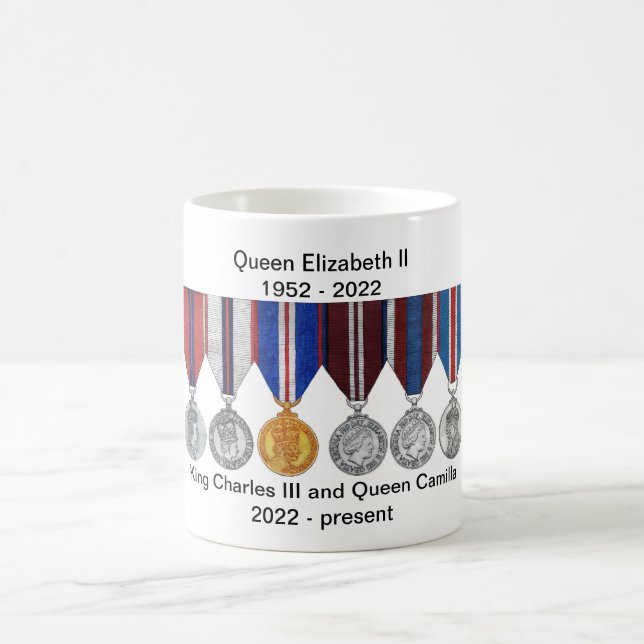 Taza De Café Reina Isabel II y Rey Carlos III reinante Mug (Centro)