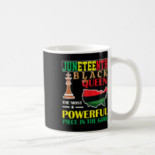 Taza De Café Reina negra más poderosa ajedrez J afroamericano