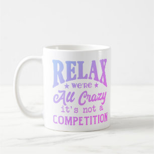 Taza De Café Relájate, todos estamos locos, no competición.