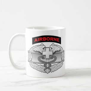 Taza De Café Remiendo 1 de la insignia y del paramédico del