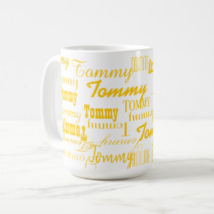 Taza De Café Repetir el nombre amarillo en todo blanco
