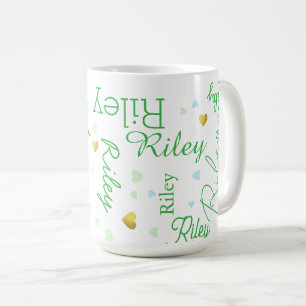 Taza De Café Repetir el nombre corto verde con los corazones de
