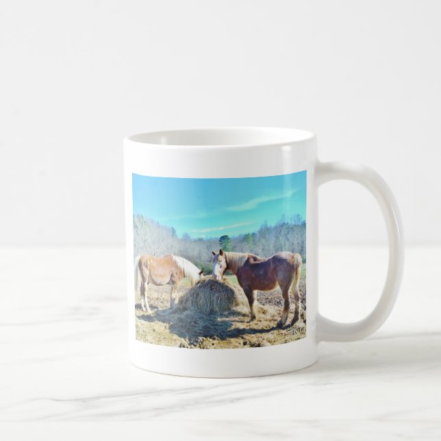 Taza De Café Rescatados Caballos Borradores comiendo heno (Derecha)
